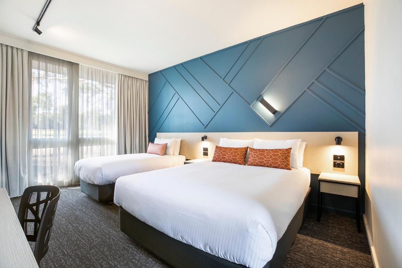 Nightcap At Sandown Park Hotel Noble Park Bagian luar foto