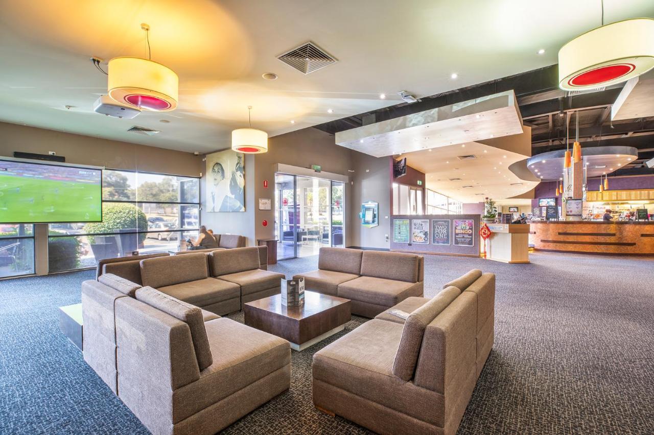 Nightcap At Sandown Park Hotel Noble Park Bagian luar foto