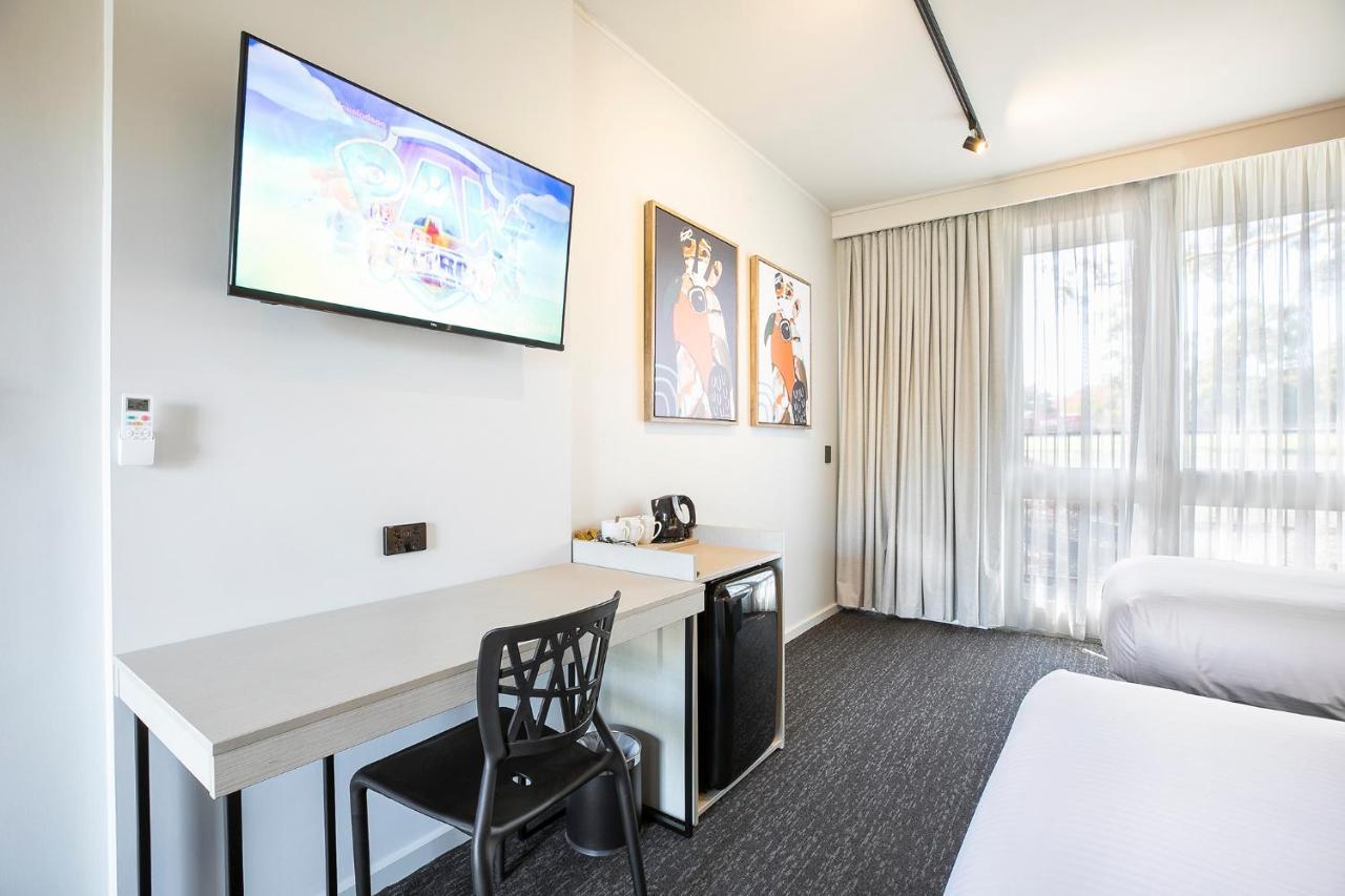 Nightcap At Sandown Park Hotel Noble Park Bagian luar foto