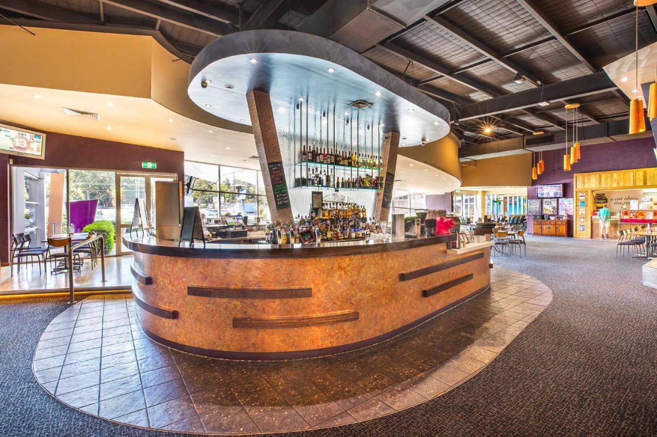 Nightcap At Sandown Park Hotel Noble Park Bagian luar foto