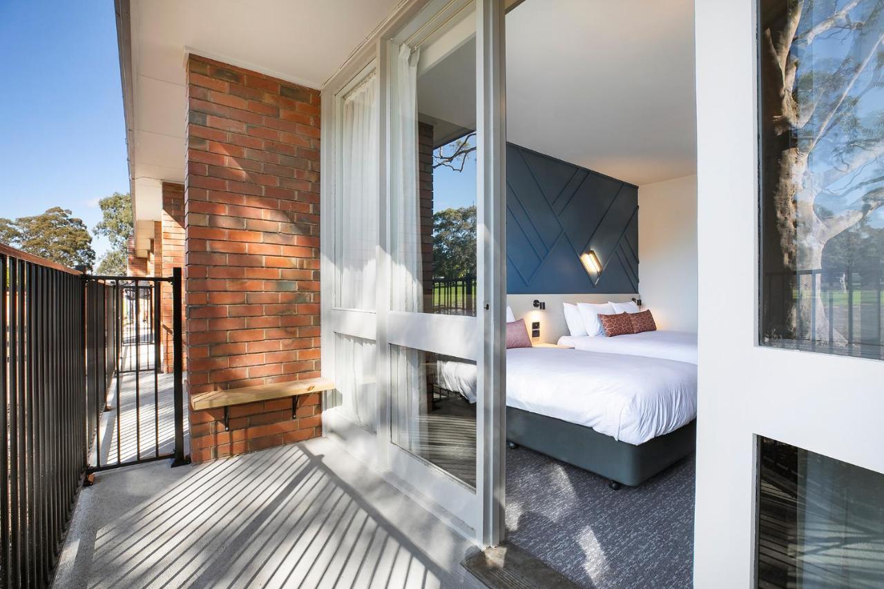 Nightcap At Sandown Park Hotel Noble Park Bagian luar foto