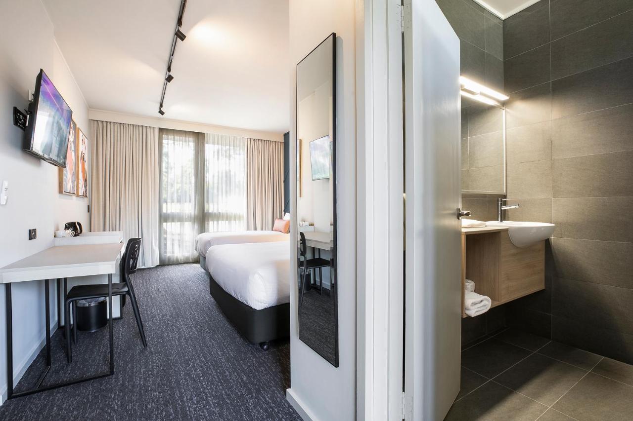 Nightcap At Sandown Park Hotel Noble Park Bagian luar foto