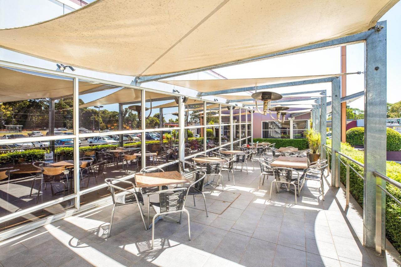 Nightcap At Sandown Park Hotel Noble Park Bagian luar foto