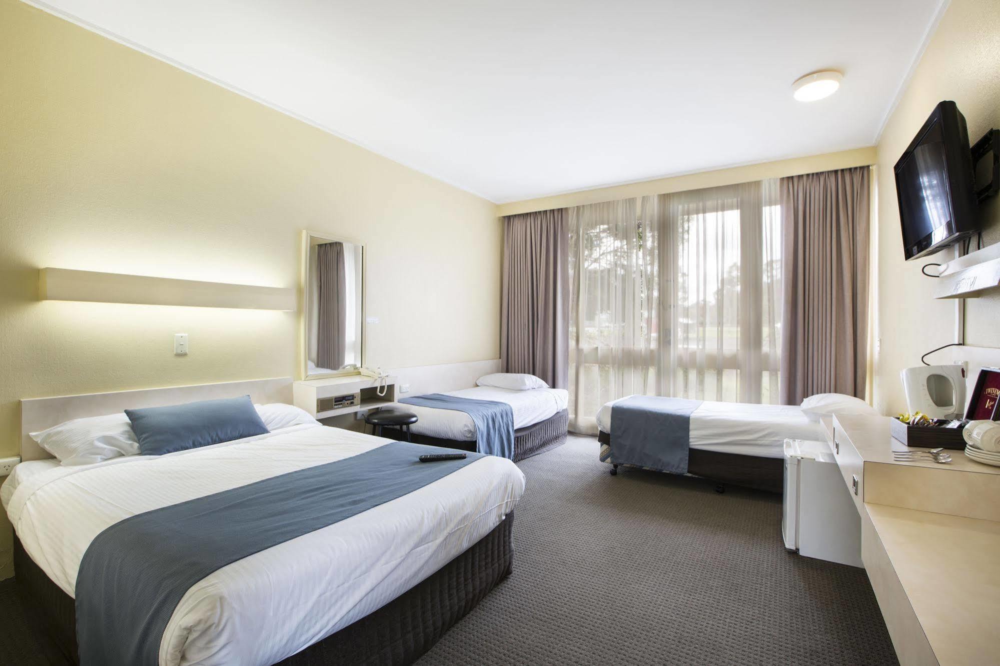 Nightcap At Sandown Park Hotel Noble Park Bagian luar foto
