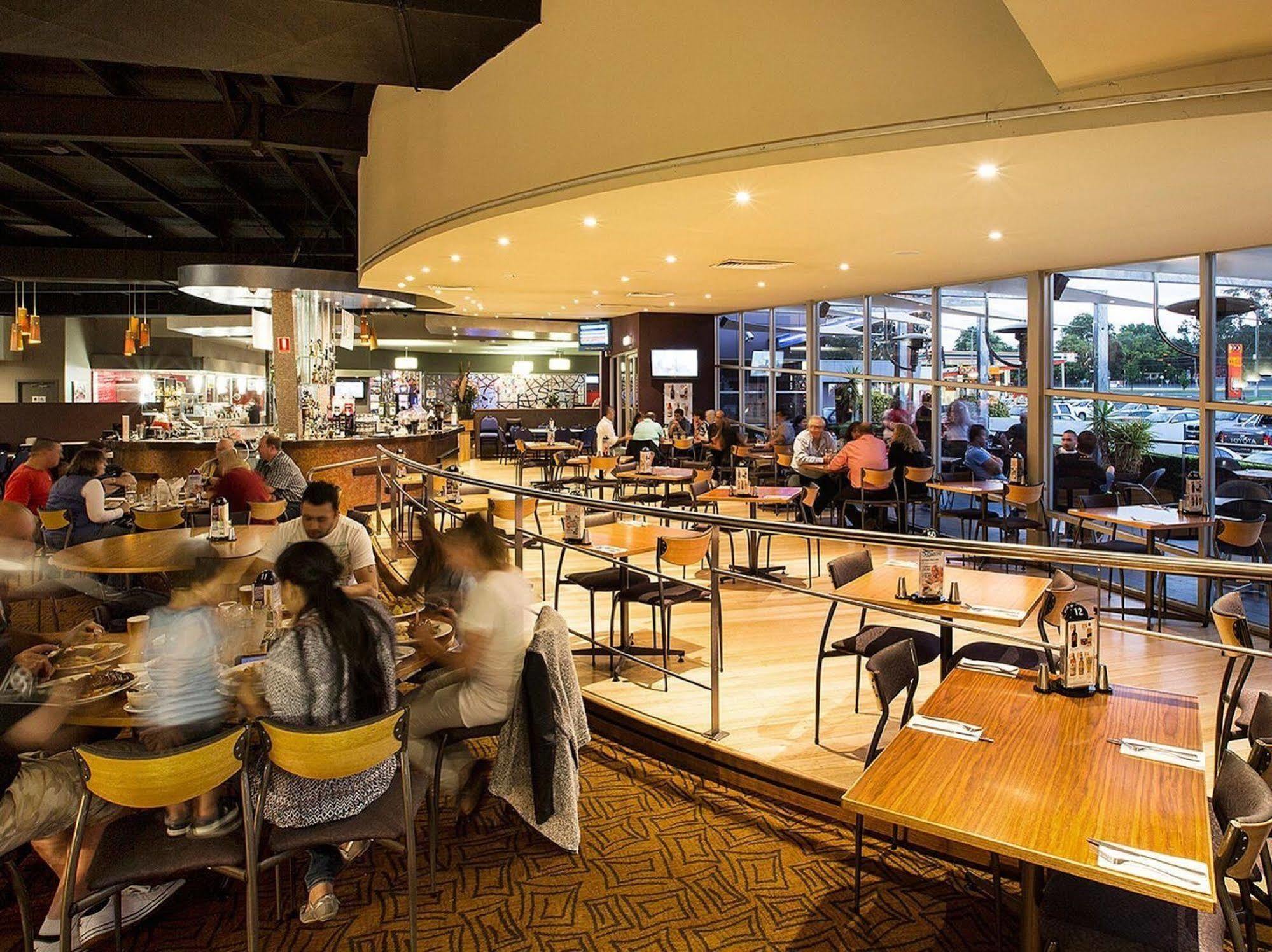 Nightcap At Sandown Park Hotel Noble Park Bagian luar foto
