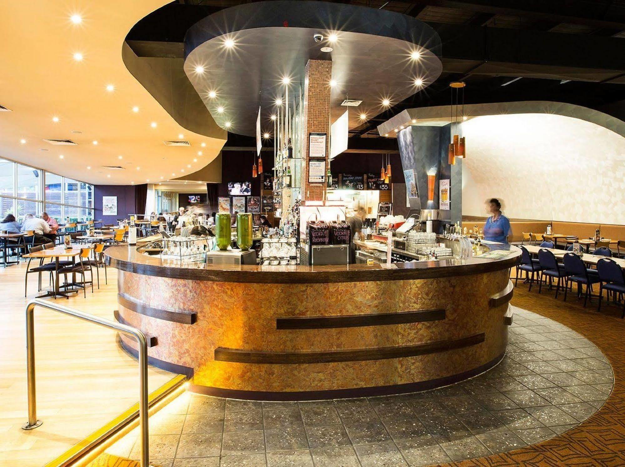 Nightcap At Sandown Park Hotel Noble Park Bagian luar foto