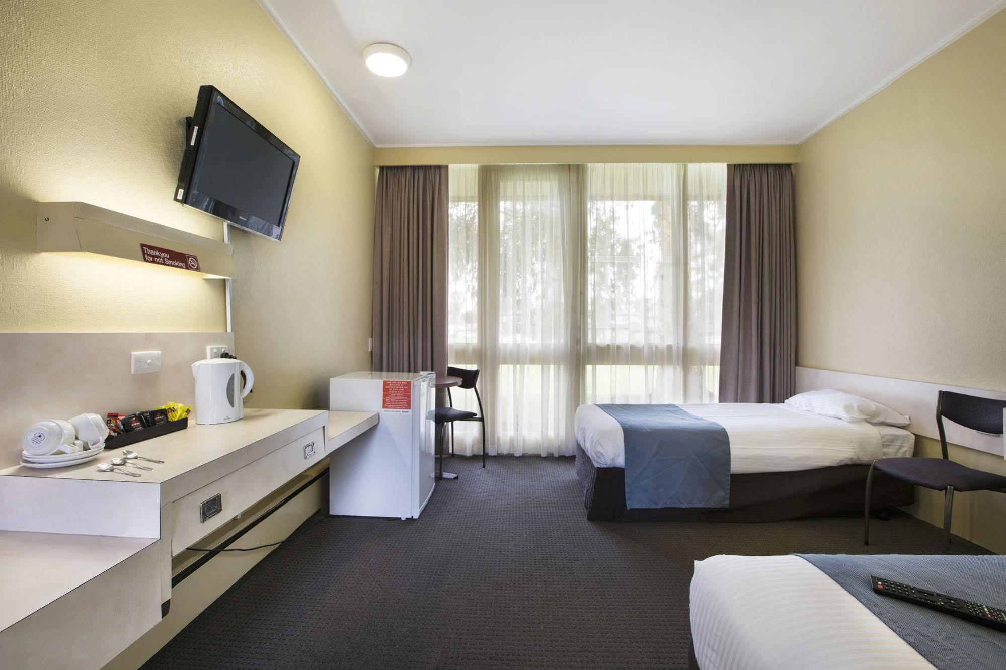 Nightcap At Sandown Park Hotel Noble Park Bagian luar foto