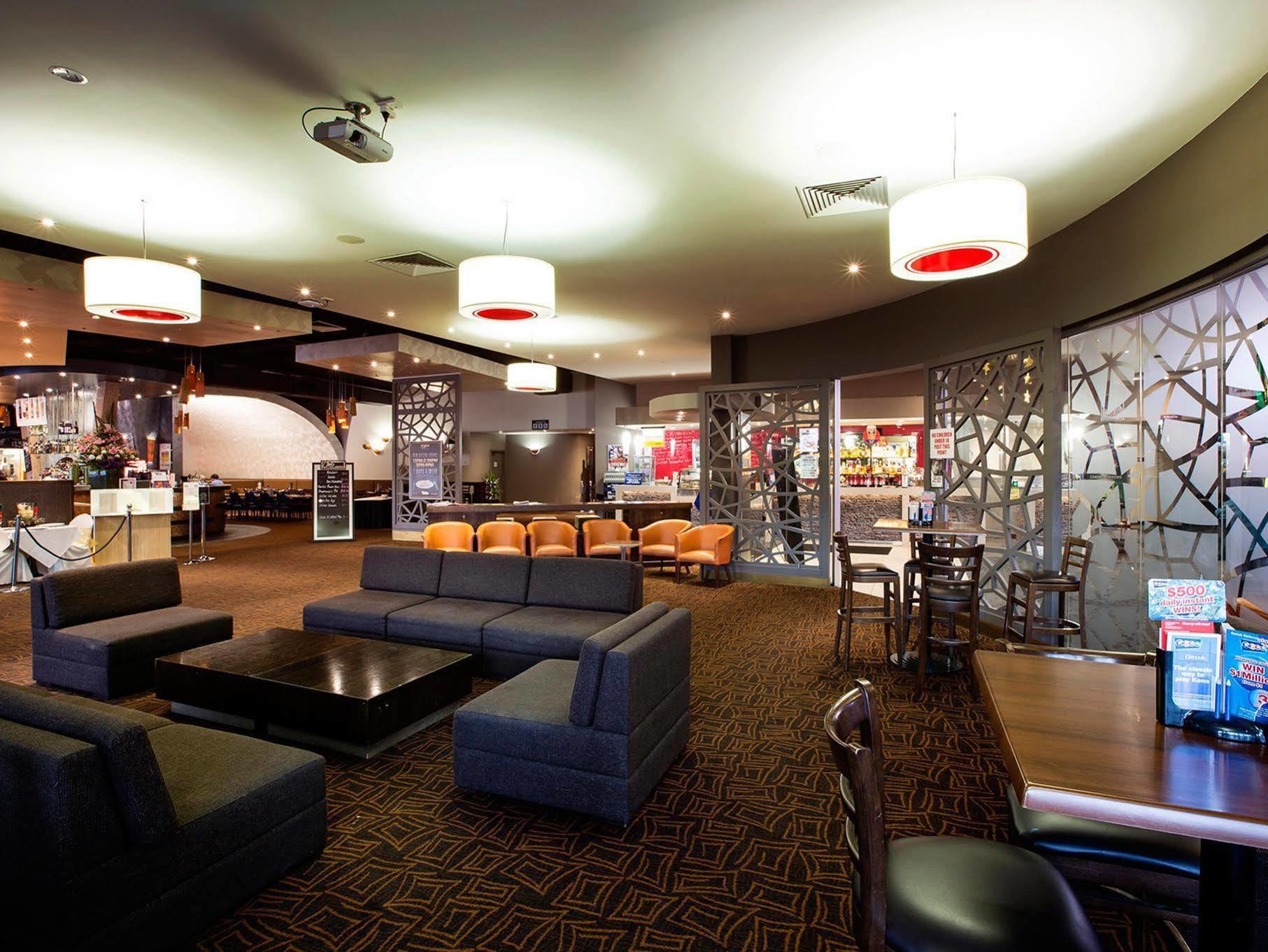 Nightcap At Sandown Park Hotel Noble Park Bagian luar foto