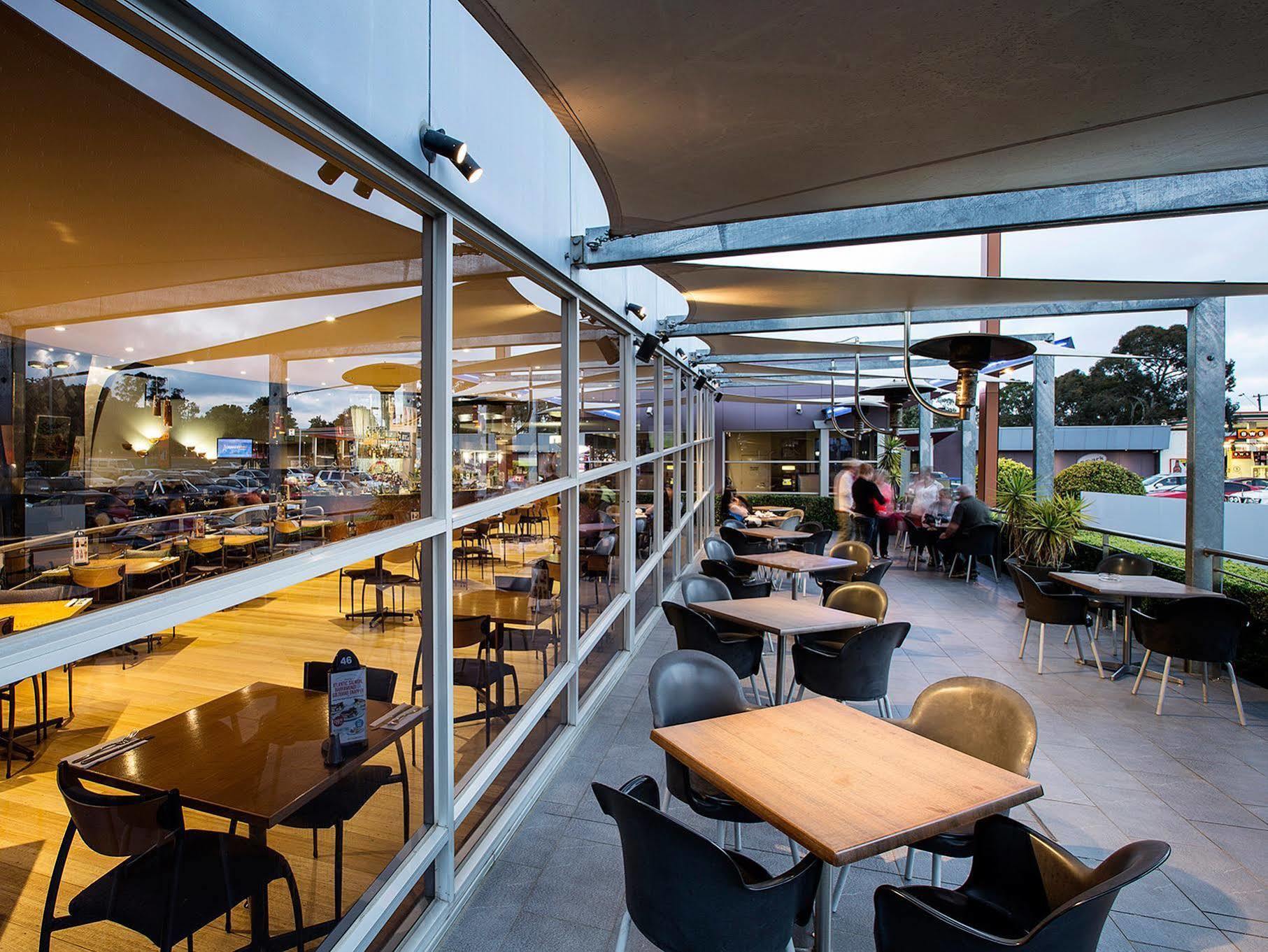 Nightcap At Sandown Park Hotel Noble Park Bagian luar foto