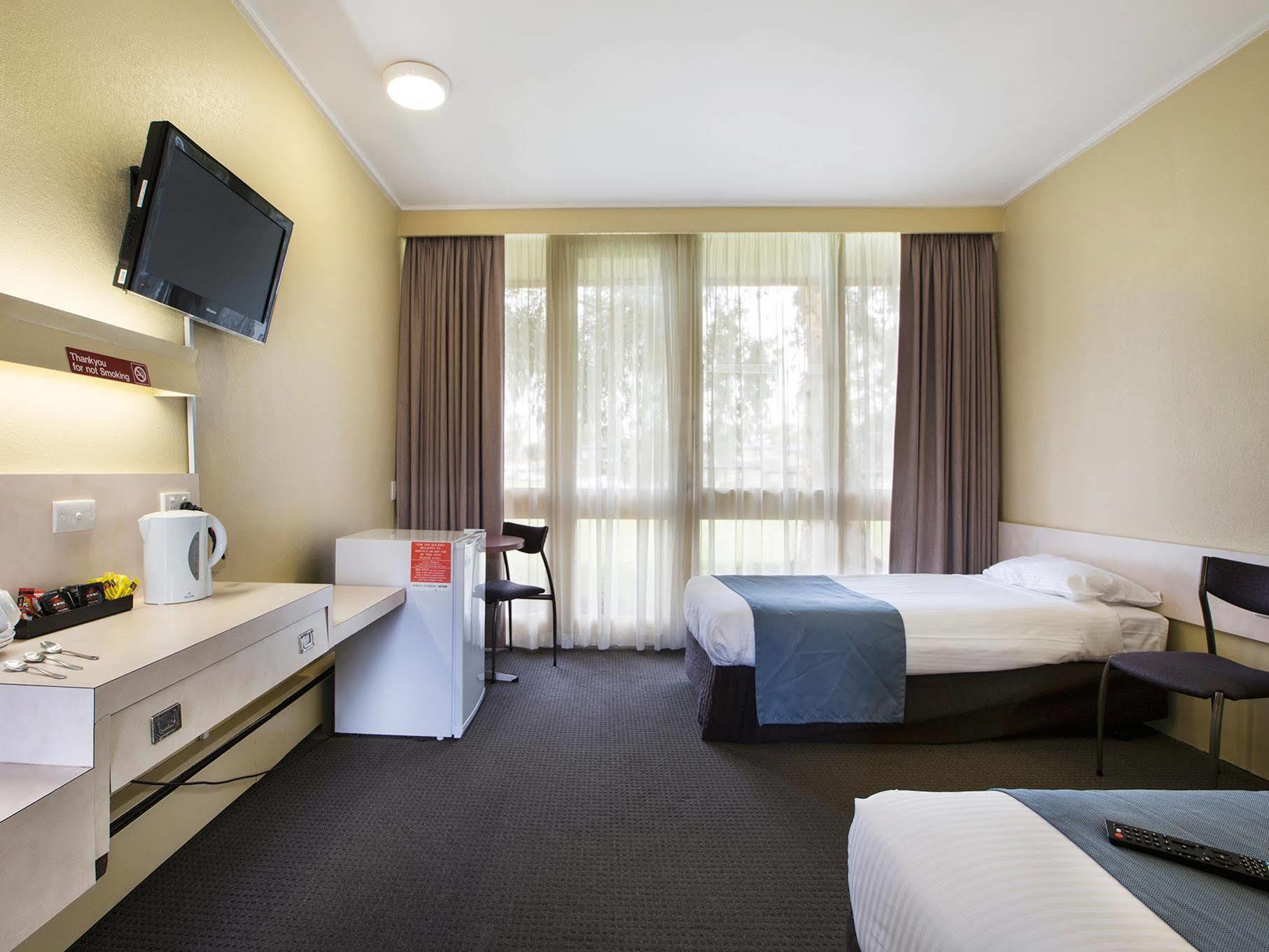 Nightcap At Sandown Park Hotel Noble Park Bagian luar foto